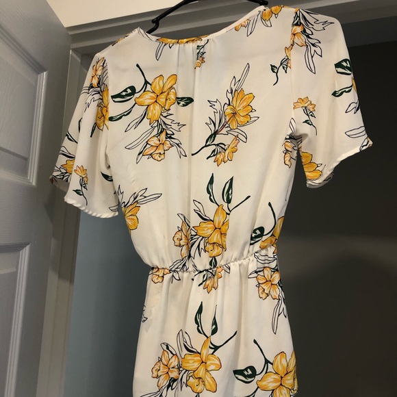 Cute blouse - Picture 2 of 2